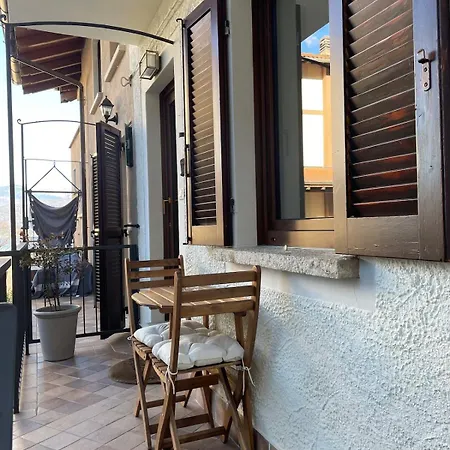 Lovely Overlooking The Apartman