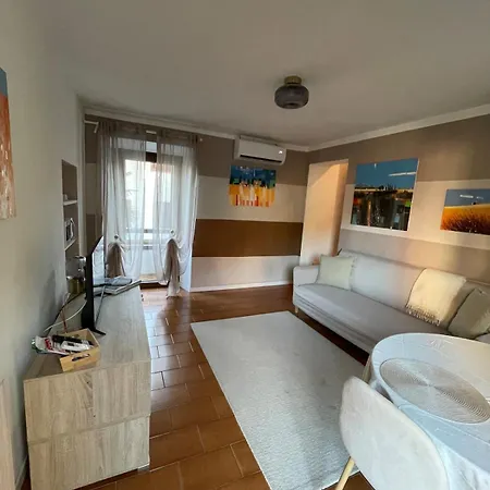 Lovely Overlooking The Apartman *